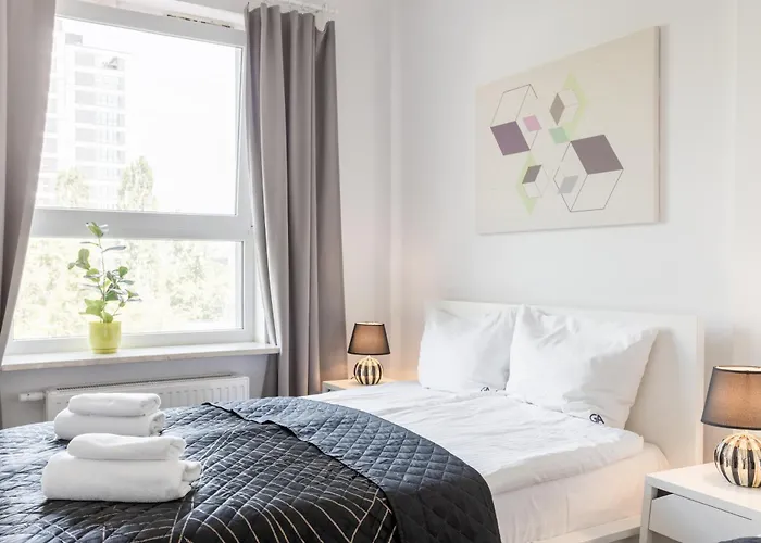 Urban Chic - Pereca - Rondo Onz - Luxury Warsaw Stays - 14 People