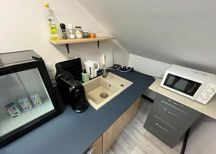 Studio In Wola- Near Progresja-Direct Bus To Old Town