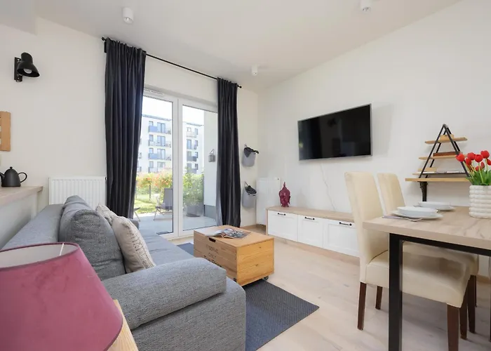 Beautiful Apartment With Terrace, Garden And Parking Close To The Airport In Warsaw By Noclegi Renters