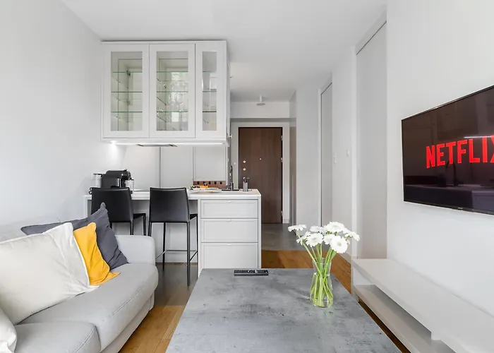 Beautiful Apartment With Parking In Mennica Residence