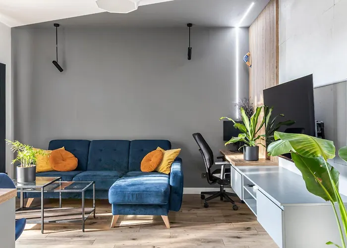 Modern Apartment With Spacious Backyard By Matt