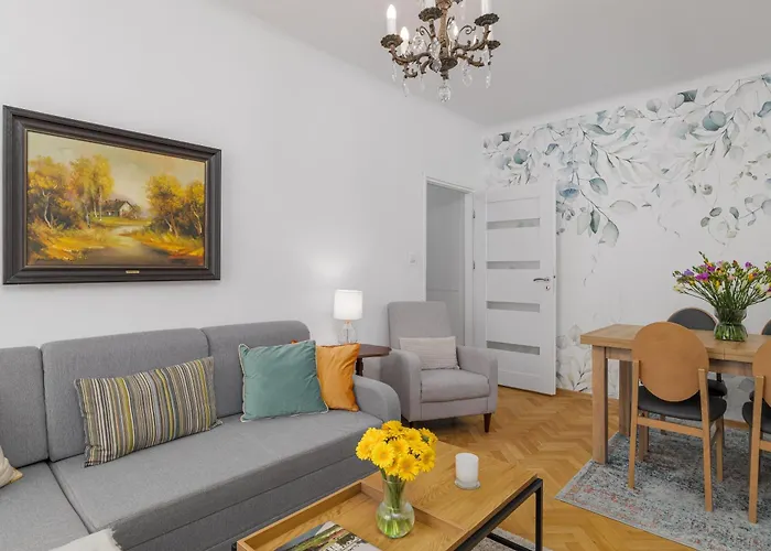 Luxury In Cozy Spacious Condo Near Heart Of Warsaw