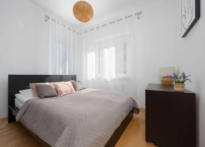Kwiatkowskiego Apartment In Warsaw Perfect For Remote Work By Noclegi Renters