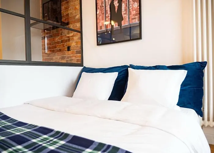 Chic Apartment In Historic Koneser Area