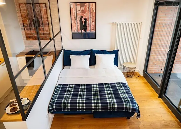 Chic Apartment In Historic Koneser Area