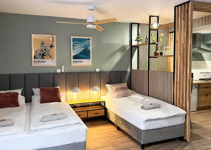 Green Apartment With Balcony - Free Parking