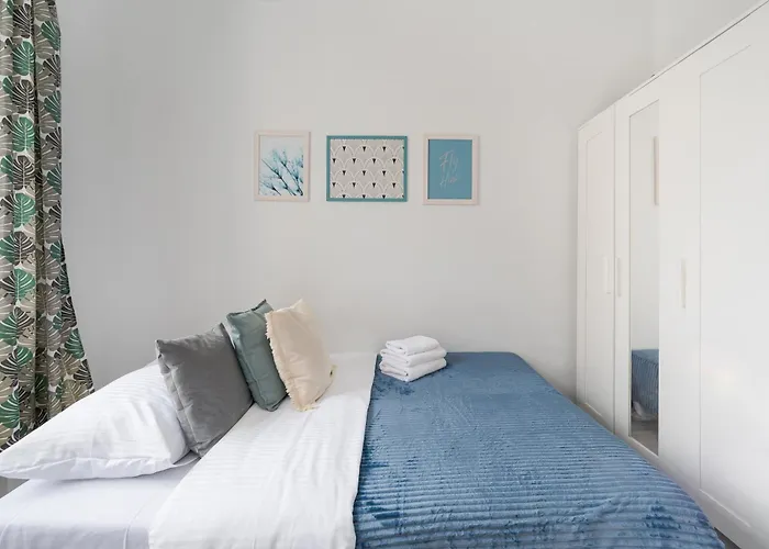 Tamka Powisle Blue Studio