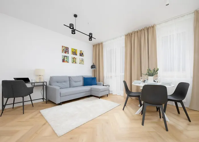 Comfortable Apartment With Two Bedrooms & Parking By Noclegi Renters