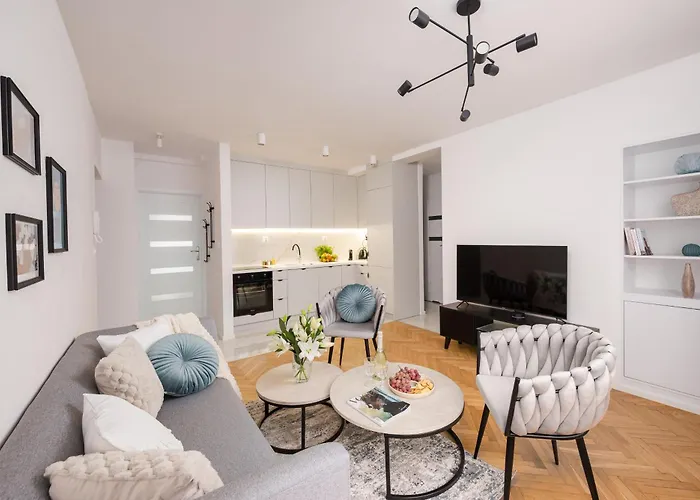 Pulawska Residence Mokotow 2-Bedroom & Living Room, Balcony & Free Parking On Site