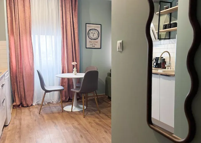 Raspberry Apartment With Balcony #Self Check-In