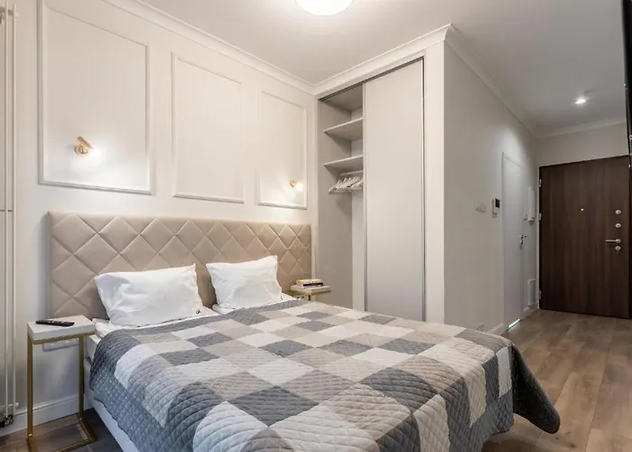 Urban Chic - Luxury Warsaw Stays -10 People- Mennica Residence