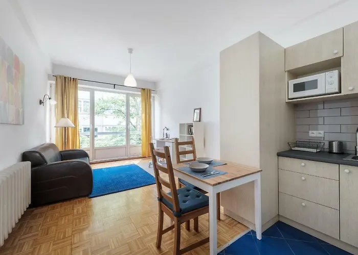 Friends Avenue Apartment