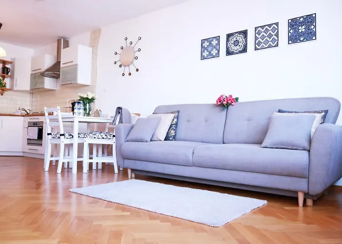Cozy And Great Location By Cooee Apartments