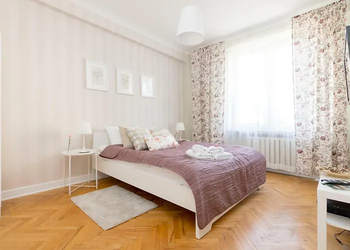 Chmielna Central Warsaw Apartment