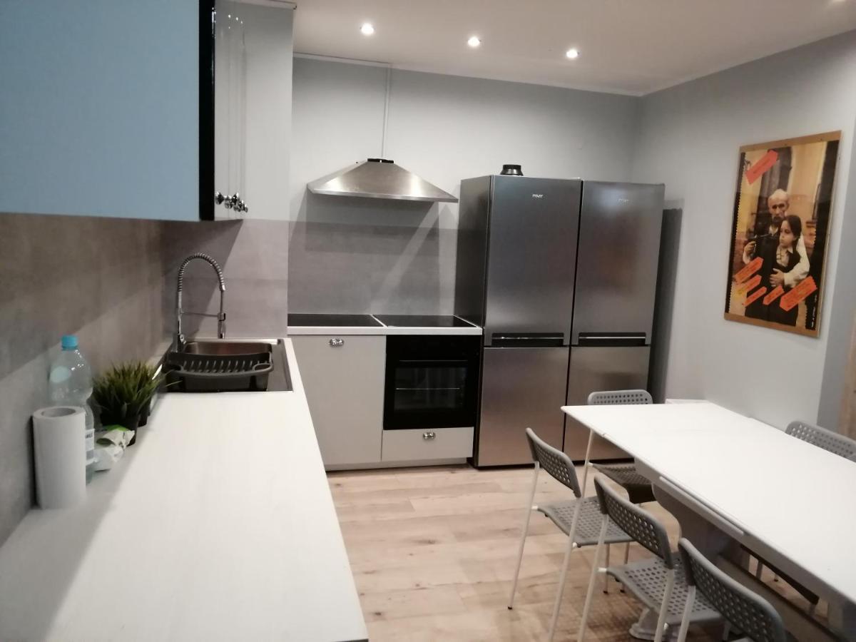 Homestay Gosciniec Filmowy - Prywatny Dom Rodzinny Warsaw