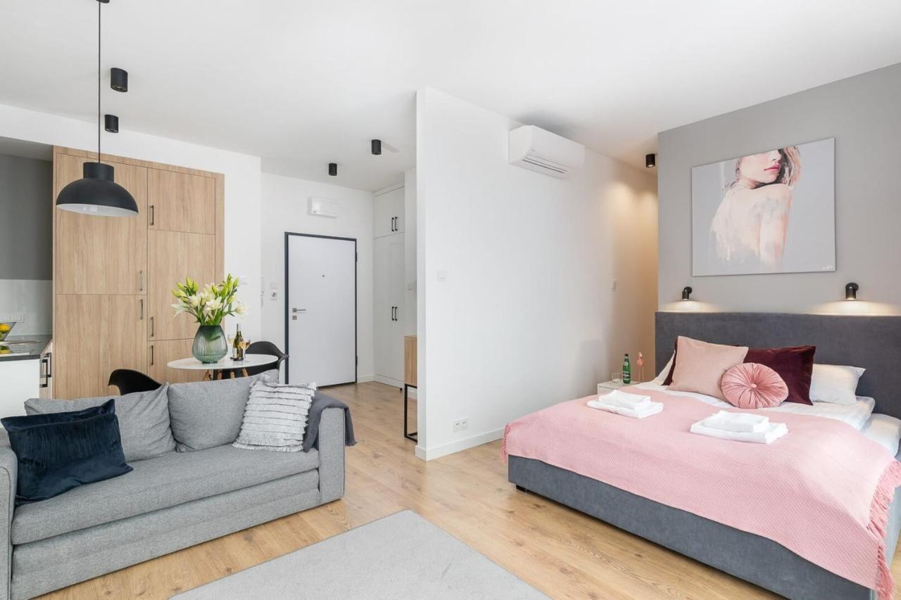 Slawinska 6 With Balcony By Renters Warsaw