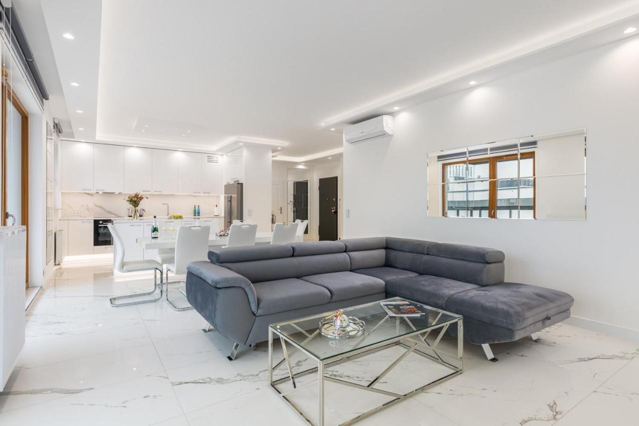 Karolkowa 28a - Luminous With Balcony By Renters Prestige