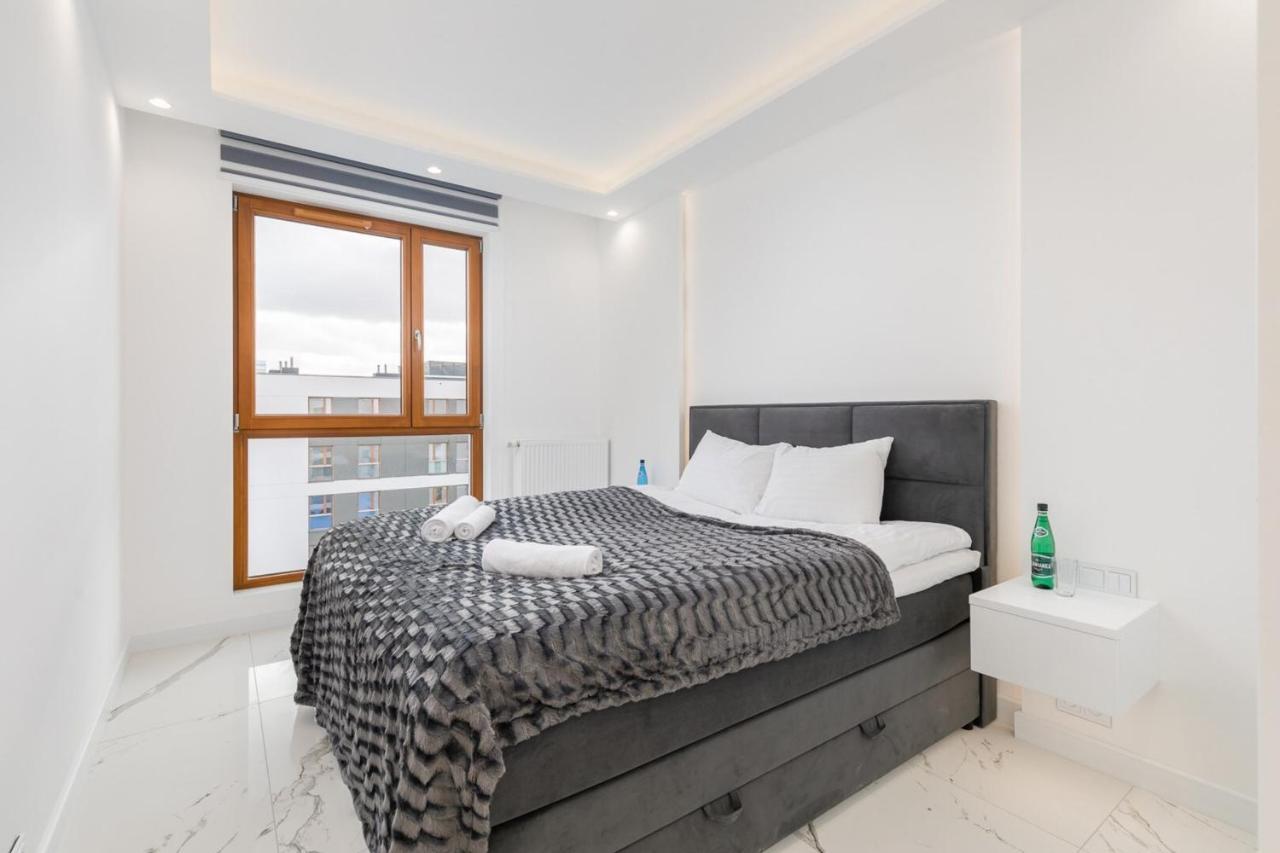 Karolkowa 28a - Luminous With Balcony By Renters Prestige *