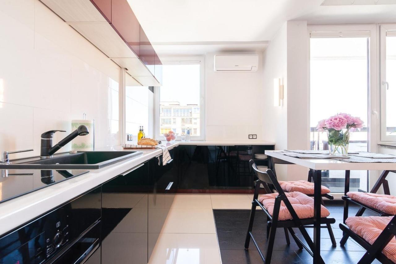 Rent Like - Aleja Solidarnosci 68 *