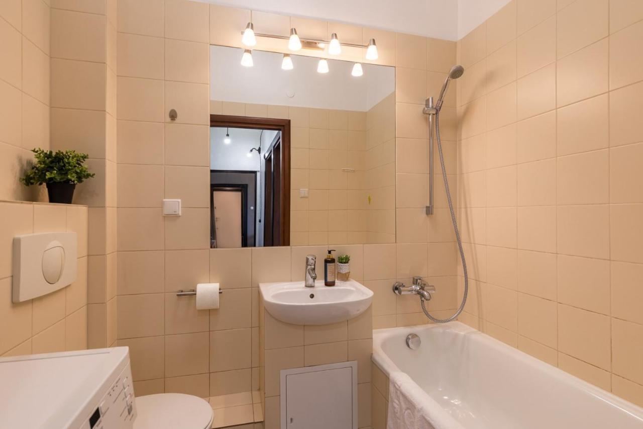 Rent Like - Emilii Plater 47 *