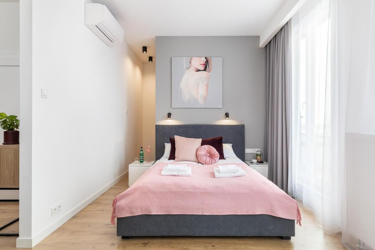 Apartment Slawinska 6 With Balcony By Renters