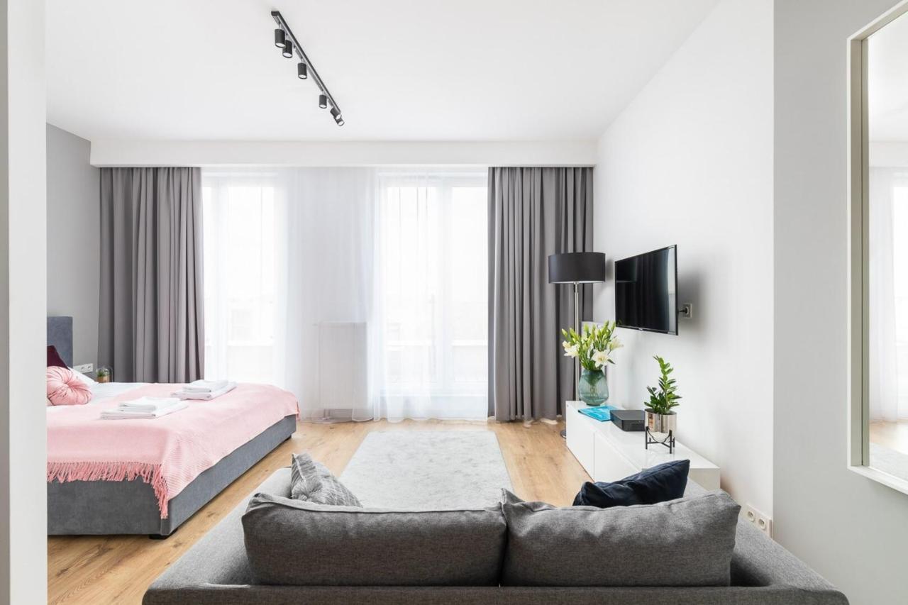 Slawinska 6 With Balcony By Renters Warsaw