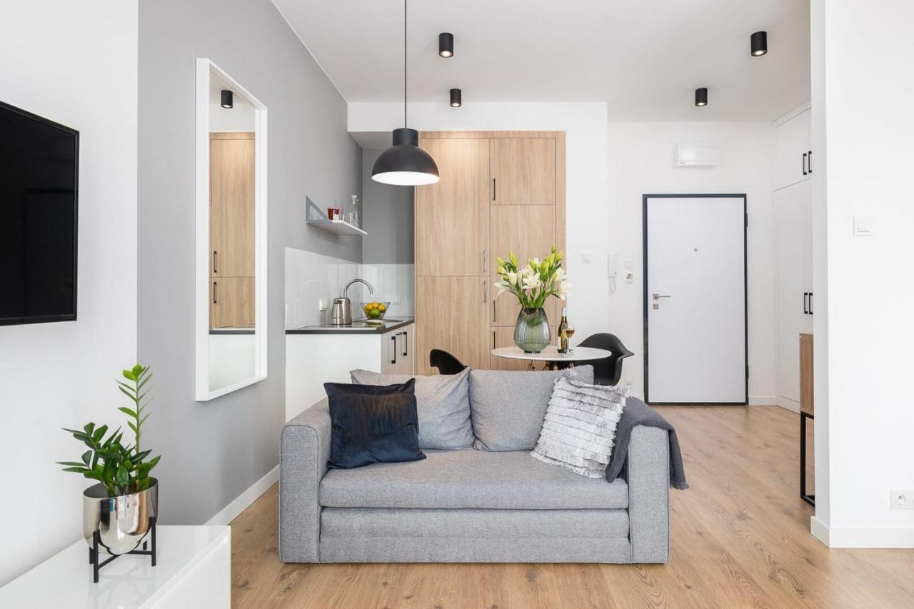 Slawinska 6 With Balcony By Renters Apartment Warsaw