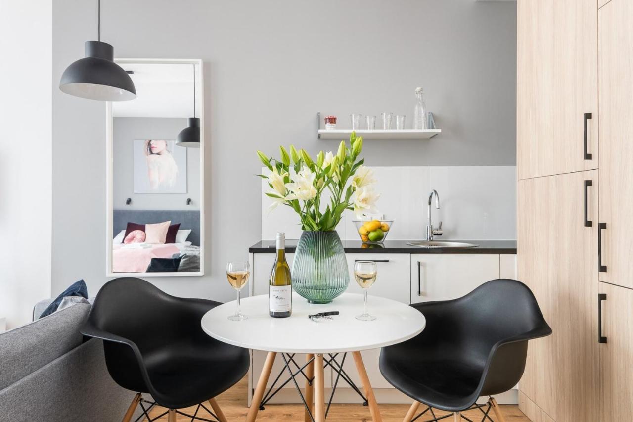 Slawinska 6 With Balcony By Renters Warsaw