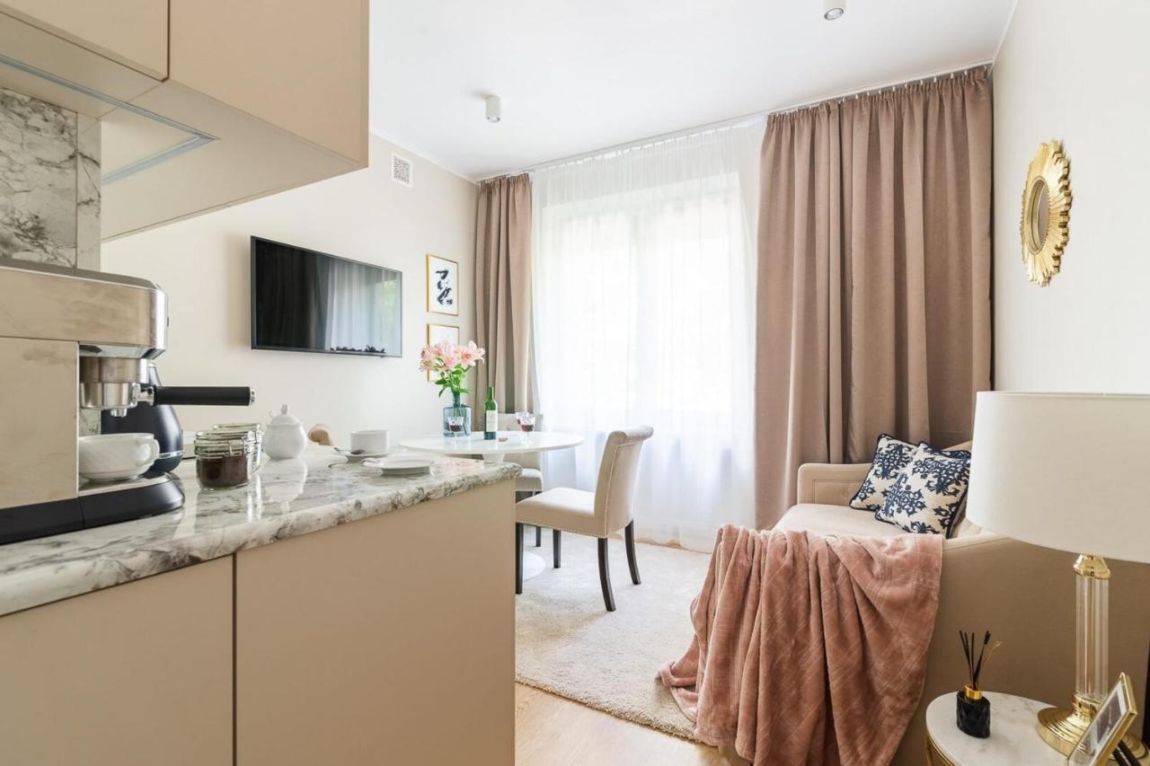 Apartamento Rent Like - Raclawicka 40 Varsóvia