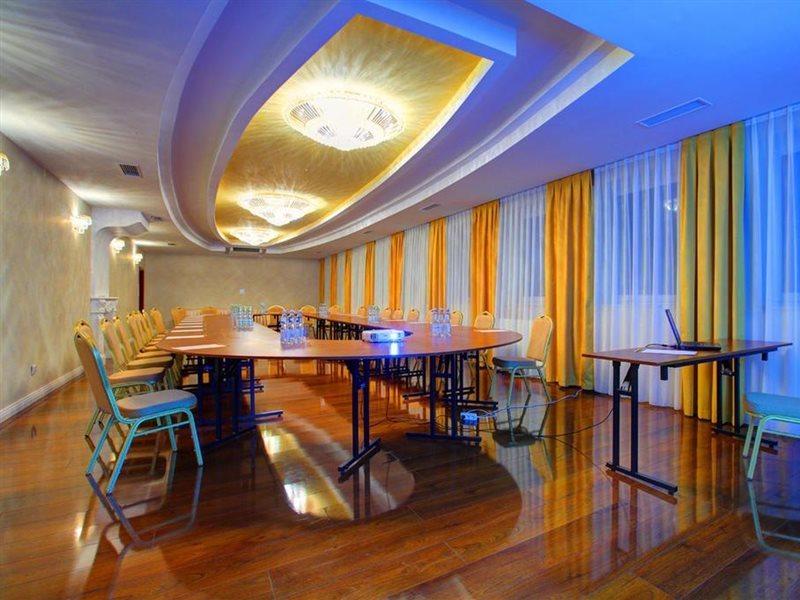 Hotel Holiday Park Hotel 3*