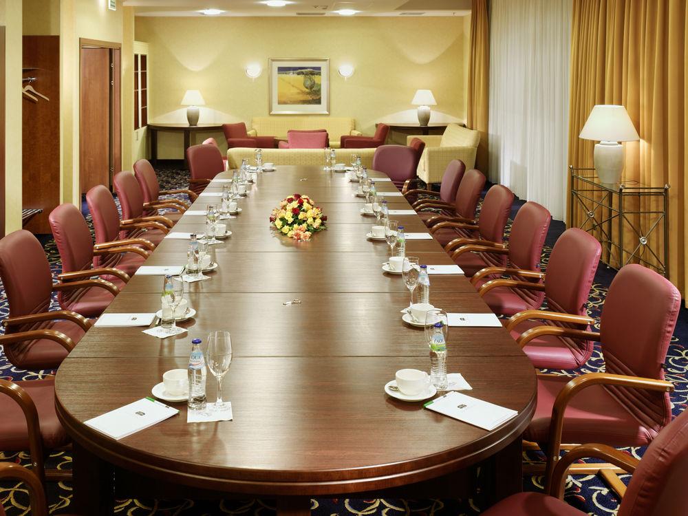 Courtyard By Marriott Airport Hotel 4*