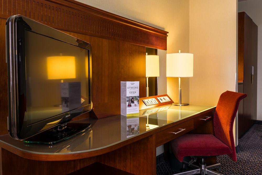 Courtyard By Marriott Airport 4* Warsaw