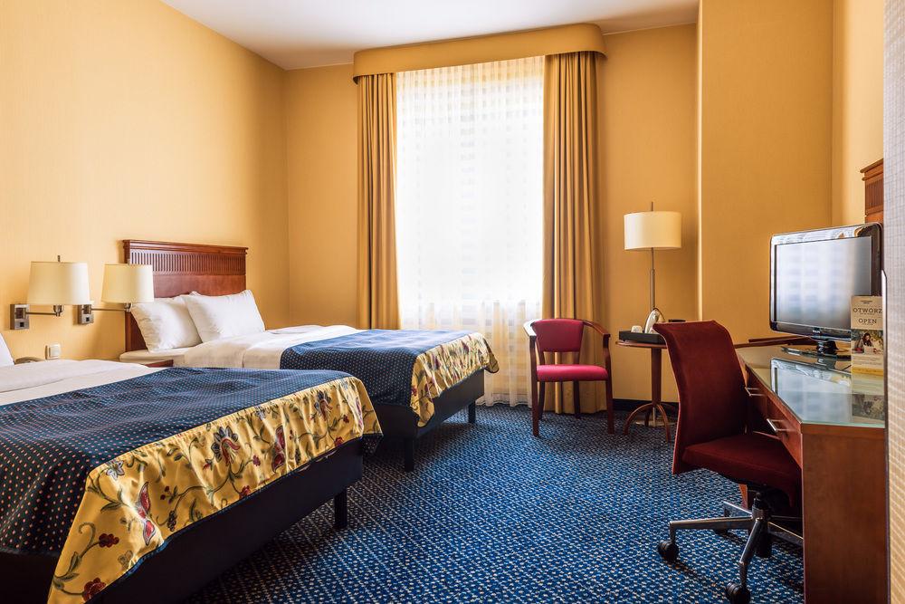 Hotel Courtyard By Marriott Airport 4*