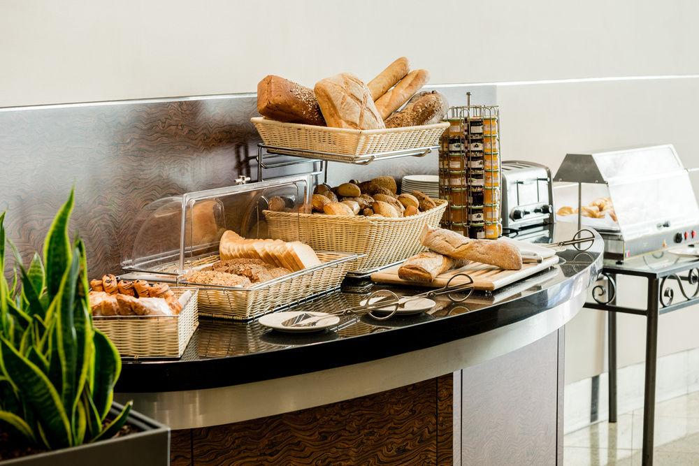 Hotel Courtyard By Marriott Airport Warsaw
