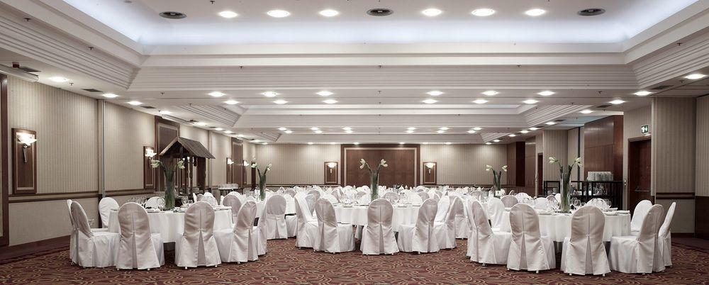 Courtyard By Marriott Airport Hotel Warsaw