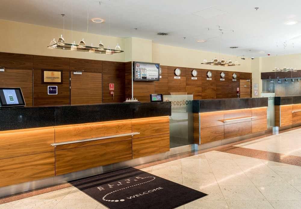Hotel Courtyard By Marriott Airport Warsaw