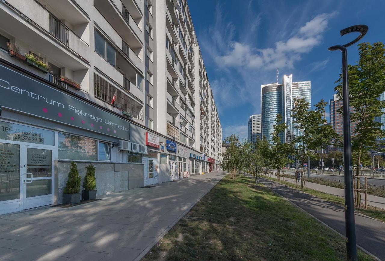 Financial Center Serviced P&o Apartment *