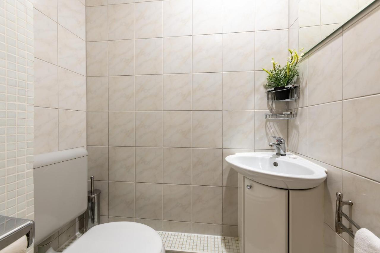 Two Bedroom For 6 People Apartment *