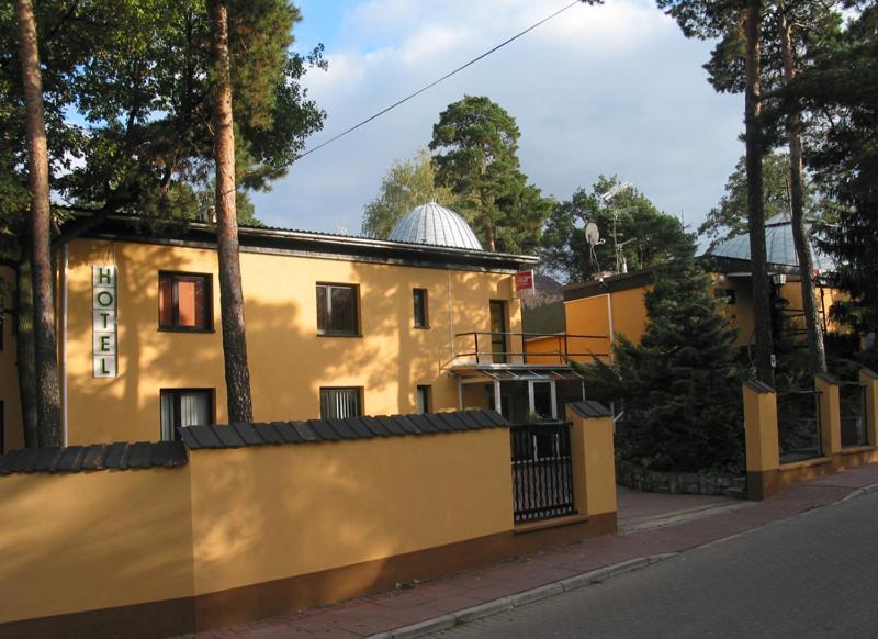 Acomodação com café da manhã  Ufo Varsóvia