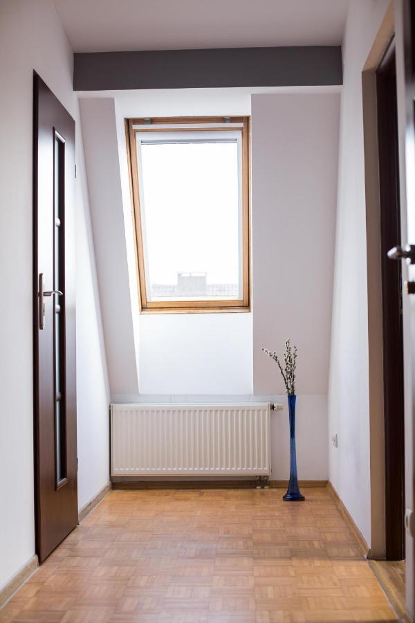 V * Warsaw