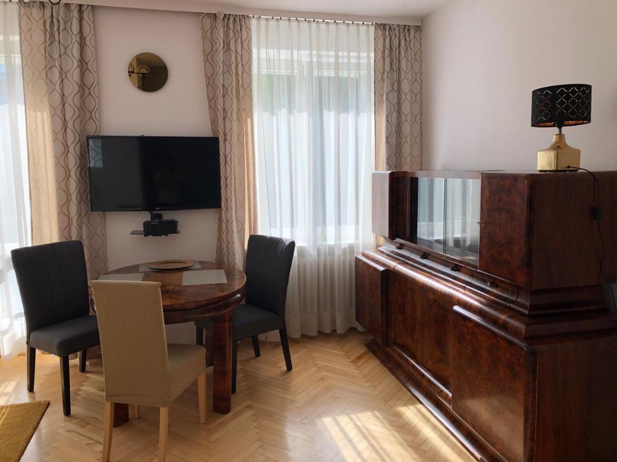 Art Deco Apartment Warschau
