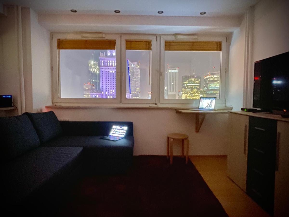 Red Centrum: Panoramic Views With High-speed Wi-fi And Smart Entertainment Apartment