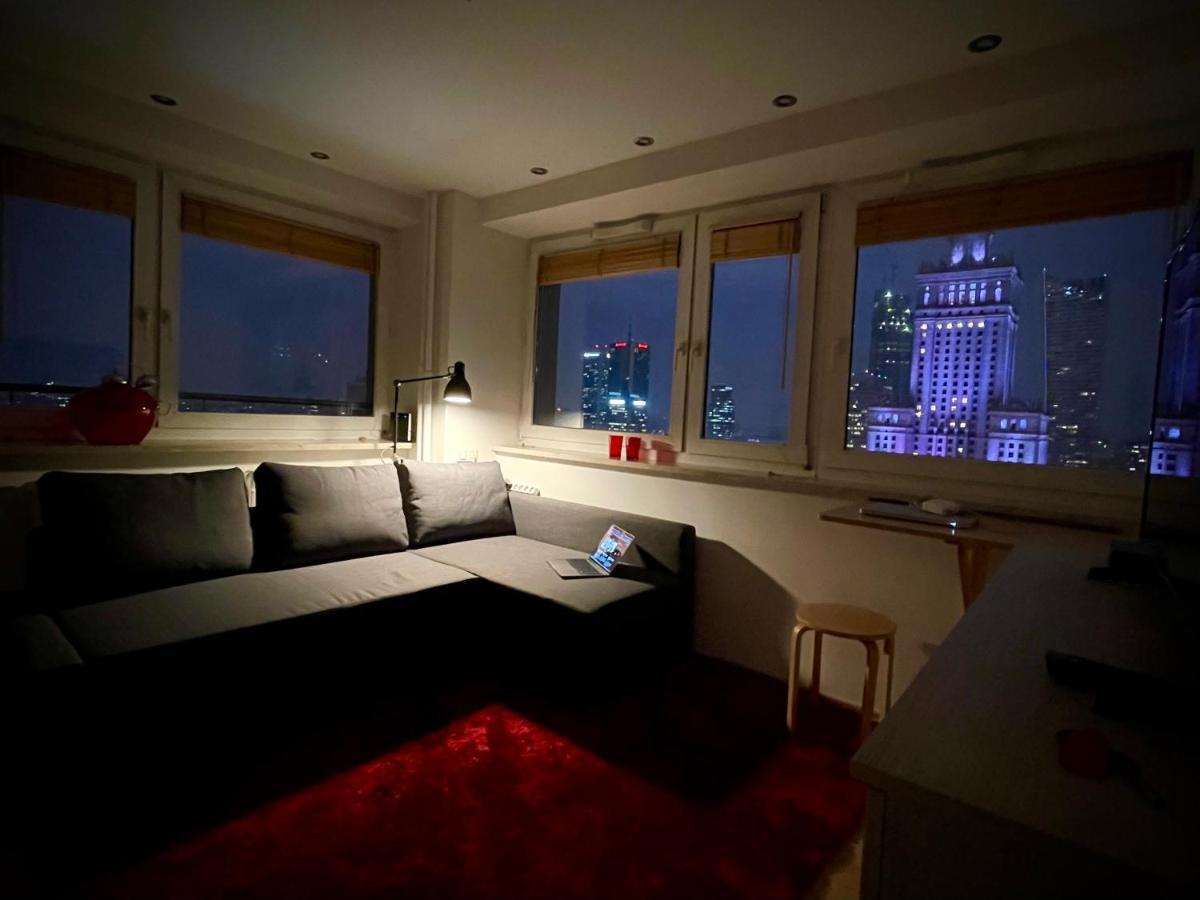 Red Centrum: Panoramic Views With High-speed Wi-fi And Smart Entertainment *