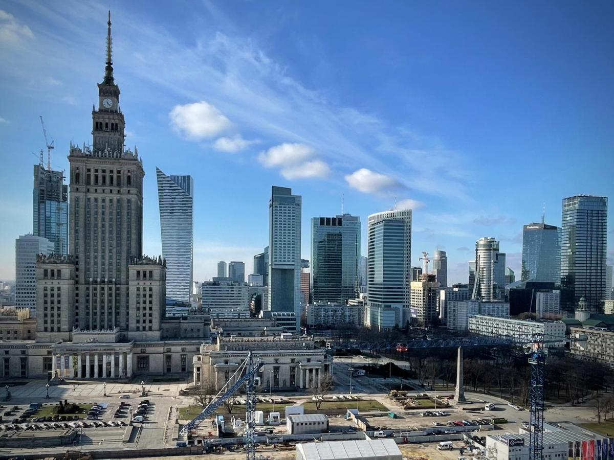 Red Centrum: Panoramic Views With High-speed Wi-fi And Smart Entertainment *