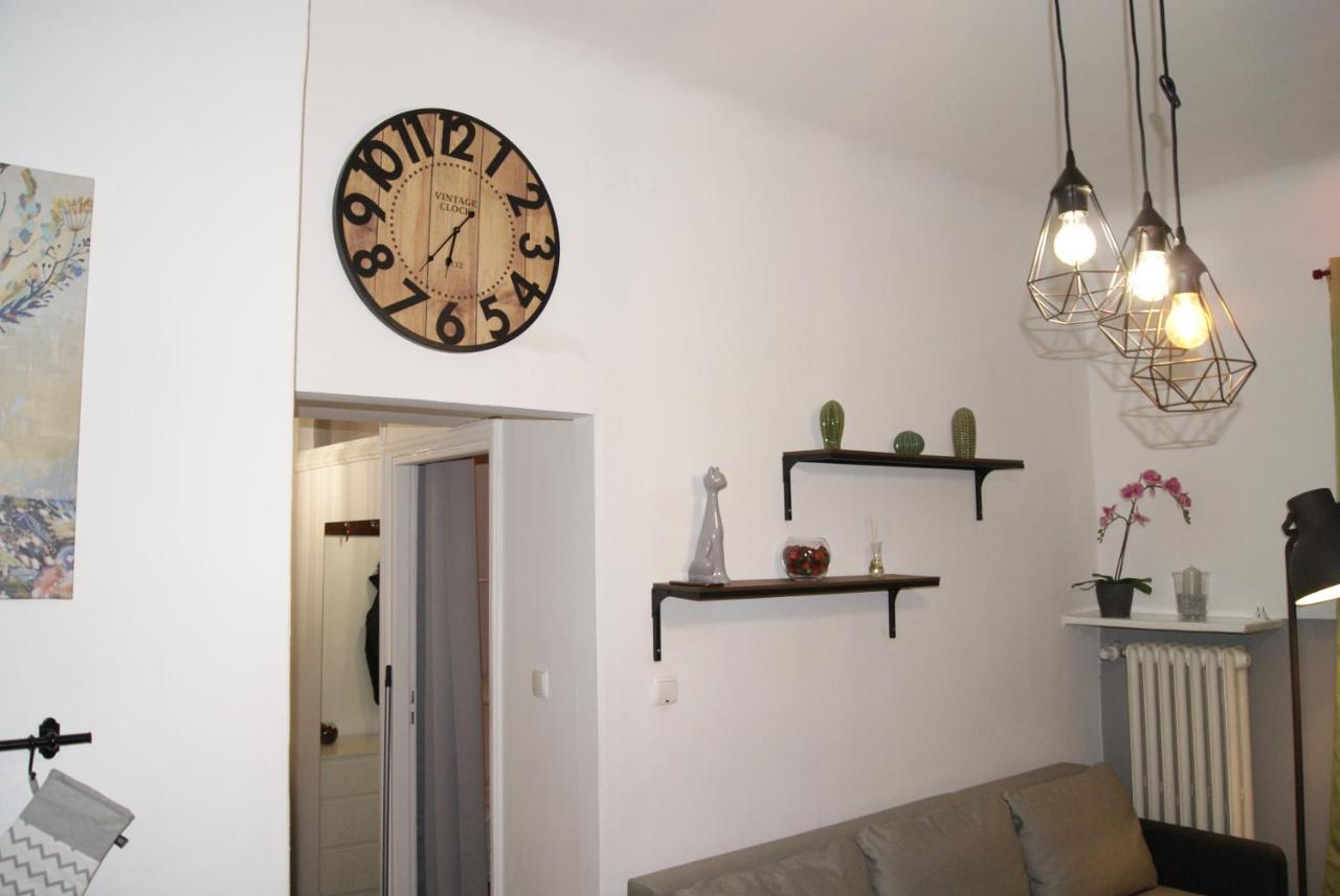 Under Castle Apartment