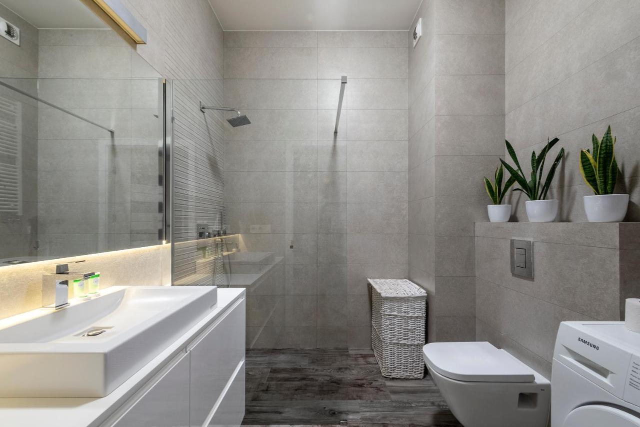 - Aparts Lotnisko Okecie Apartment