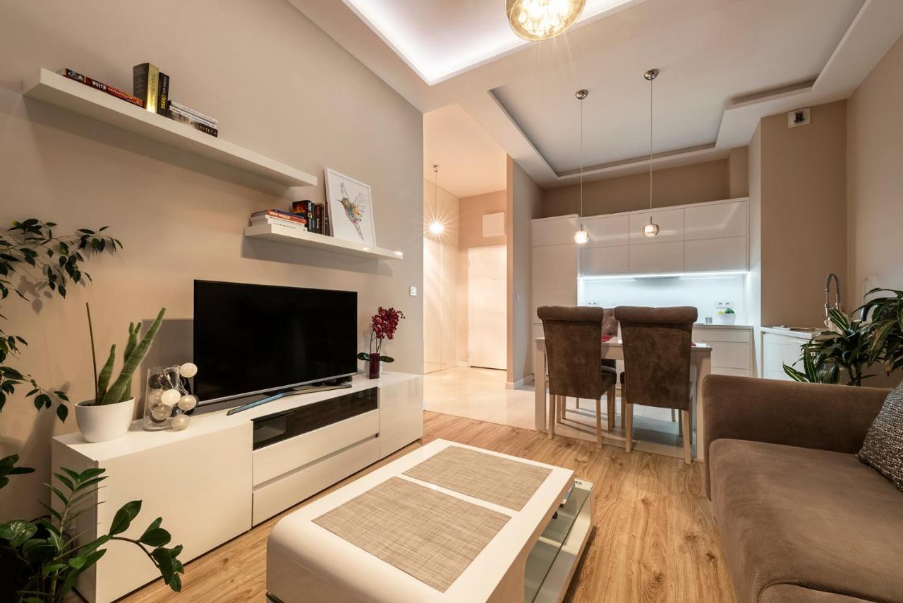 - Aparts Lotnisko Okecie Apartment