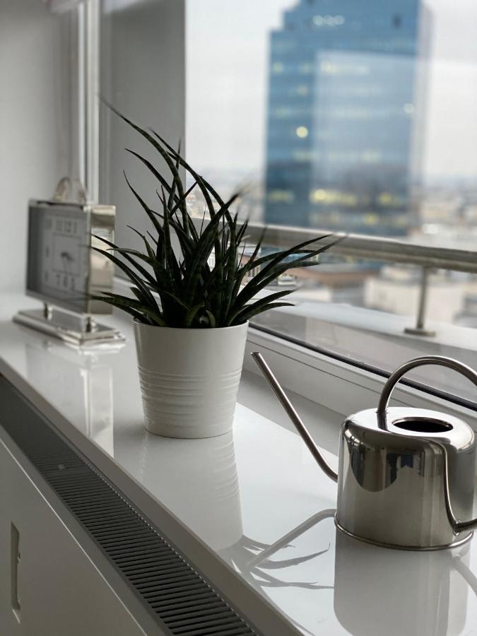 Leo Apartment