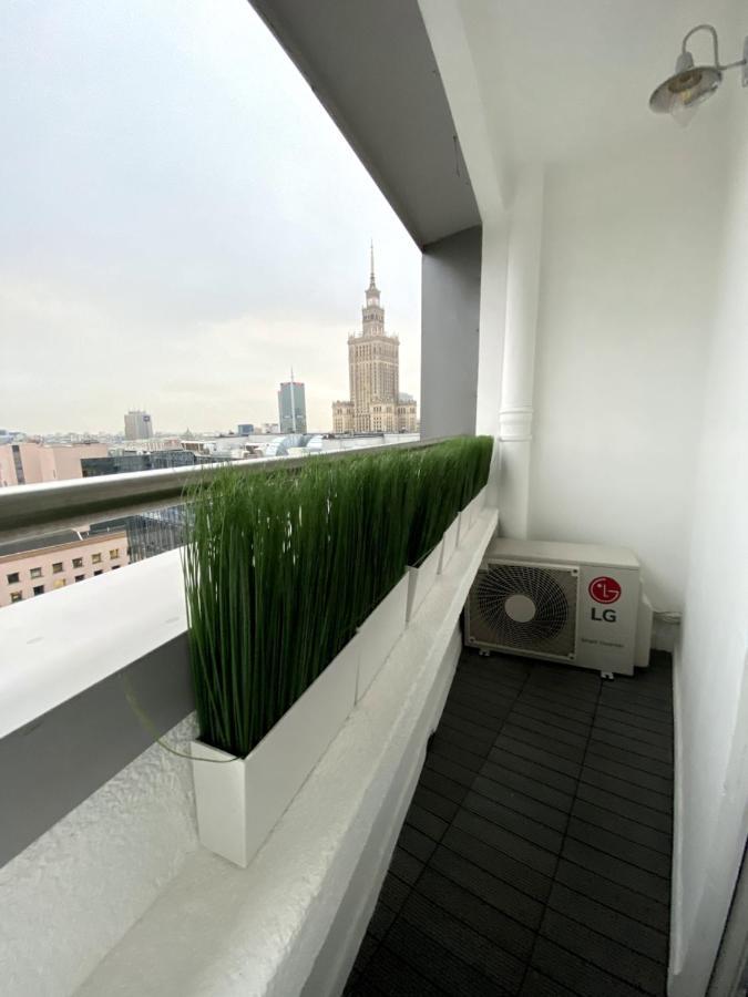 Leo * Warsaw