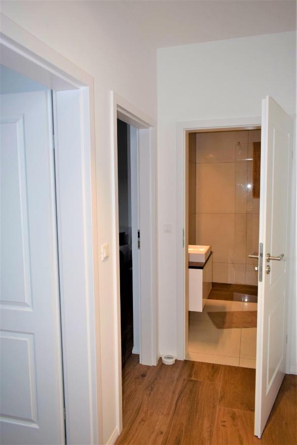 Port Apartment *